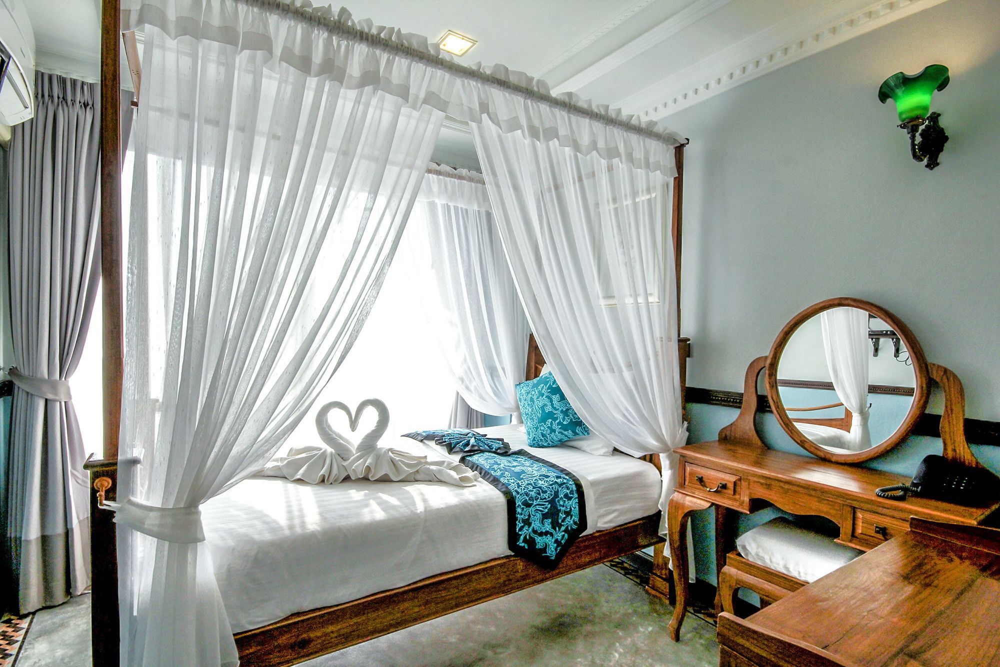 Hotel U
